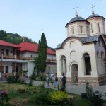 Mânăstirea Arnota bijuteria Ortodoxiei româneşti