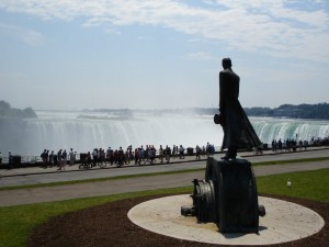 Nicolea Teslea Statuie Niagara