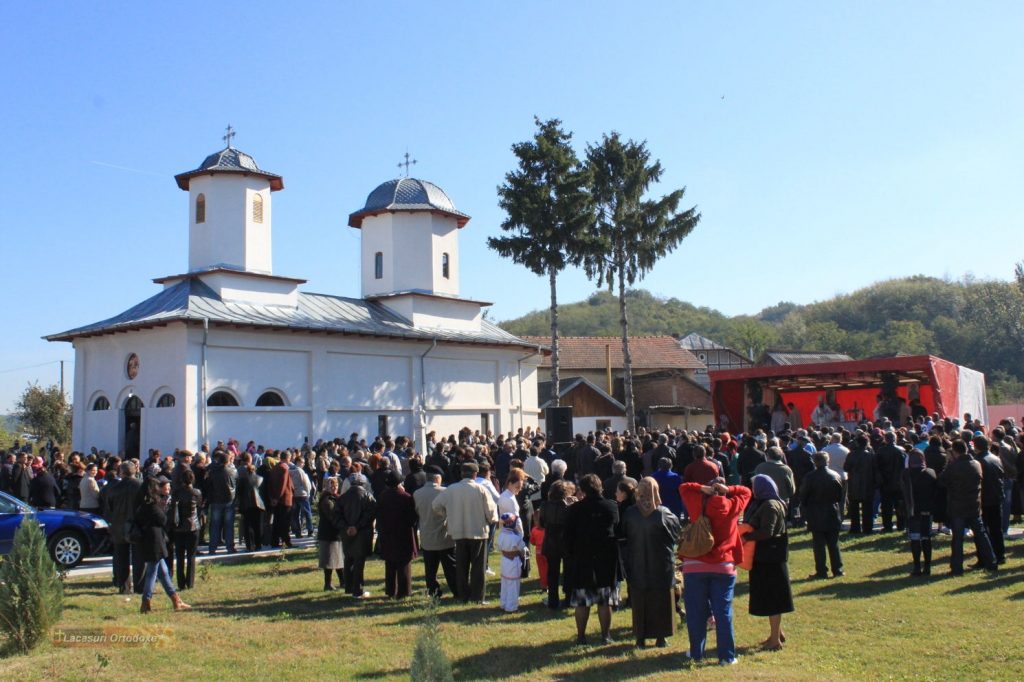 Biserica Bercioiu Barsesti, din comuna Budesti, si noul asezamant au fost sfintite