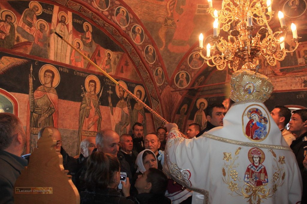 Biserica Bercioiu Barsesti sfintire interior