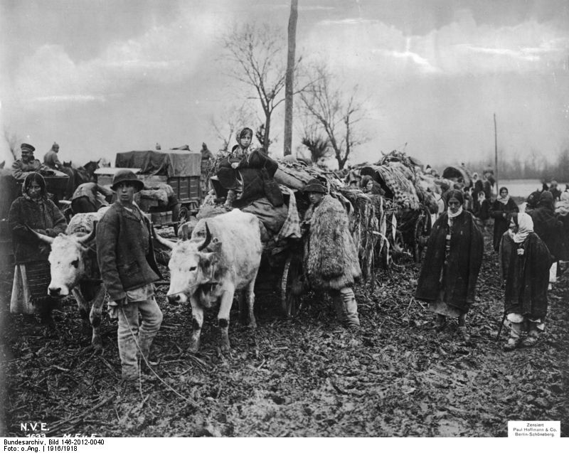 Coloana de refugiati romani ajunsa din urma de trupele germane