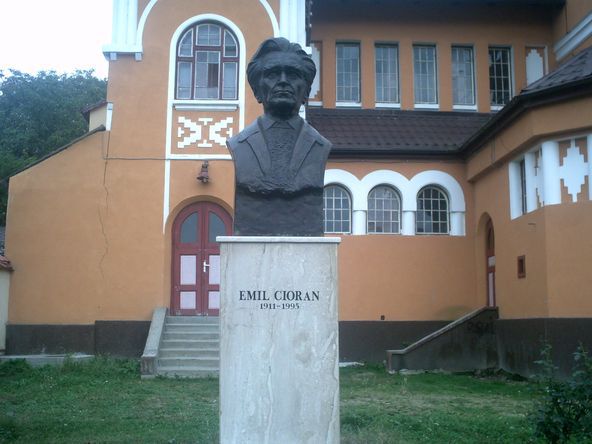 bustul lui Emil Cioran in Rasinari